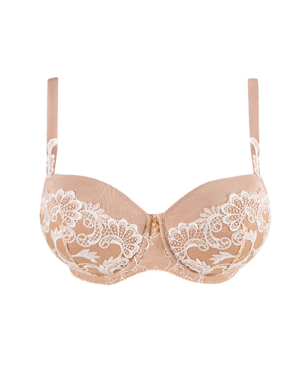 Soutien-gorge Coque Grande Taille Collection De Lingerie Permanente Dressing Floral De Chez Lise Charmel, Coloris Ambre Nacre. 3 Soutien-gorge Coque Grande Taille Collection De Lingerie Permanente Dressing Floral De Chez Lise Charmel, Coloris Ambre Nacre.