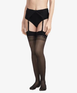 Bas Chantal Thomass Transparent 20D Motif Jarretière Siglée CT Et Rayures Opaques Horizontales, à Pointes Renforcées. 