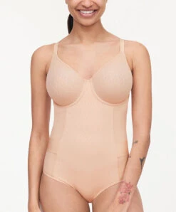 Body Sculptant Invisible Collection Smooth Lines De La Marque De Lingerie Chantelle, Coloris Beige Doré (=chair).