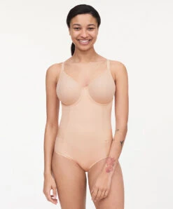 Body Sculptant Invisible Collection Smooth Lines De La Marque De Lingerie Chantelle, Coloris Beige Doré (=chair). -Sous Vêtement Soldes Magasin Body invisible sculptant Chantelle Smooth Lines Beige dore C11N70 01N 3