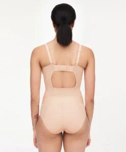 Body Sculptant Invisible Collection Smooth Lines De La Marque De Lingerie Chantelle, Coloris Beige Doré (=chair). -Sous Vêtement Soldes Magasin Body invisible sculptant Chantelle Smooth Lines Beige dore C11N70 01N 4