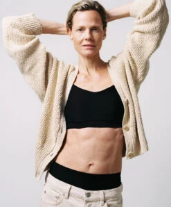 Bralette Paddée Bretelles Réglables Noire Invisible Collection Essentielle Soft Stretch De Chez Chantelle.  -Sous Vêtement Soldes Magasin Bralette paddee reglables Chantelle soft stretch noir C16A20 011 1