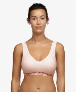 Bralette Avec Coques à Fleurs Invisible Collection Soft Stretch De Chez Chantelle Paris. 