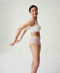 Bralette Avec Coques à Fleurs Invisible Collection Soft Stretch De Chez Chantelle Paris.  -Sous Vêtement Soldes Magasin Bralette paddee reglables Chantelle soft stretch springtime fleuri C11D10 02S 10