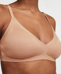 Bralette Avec Coques à Rayures Texturées Collection Soft Stretch Stripes Coloris Sirocco (=peau) De Chez Chantelle Paris.  -Sous Vêtement Soldes Magasin Bralette paddee reglables Chantelle soft stretch stripes sirocco chair C20D10 00Q 503