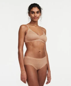 Bralette Avec Coques à Rayures Texturées Collection Soft Stretch Stripes Coloris Sirocco (=peau) De Chez Chantelle Paris.  -Sous Vêtement Soldes Magasin Bralette paddee reglables Chantelle soft stretch stripes sirocco chair C20D10 00Q 506