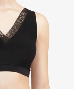Brassière à Coques Sans Armatures Noire Invisible Décolleté En Dentelle Collection Essentielle Soft Stretch De Chez Chantelle. 9 Brassière à Coques Sans Armatures Noire Invisible Décolleté En Dentelle Collection Essentielle Soft Stretch De Chez Chantelle. -Sous Vêtement Soldes Magasin Brassiere a coques sans armatures Chantelle soft stretch noir C11G60 011 3