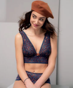 Soutien-gorge Bralette Sans Armatures Collection Parcours Fashion De La Marque De Lingerie Antigel Par Lise Charmel. 13 Soutien-gorge Bralette Sans Armatures Collection Parcours Fashion De La Marque De Lingerie Antigel Par Lise Charmel. -Sous Vêtement Soldes Magasin Brassiere seduction bralette Antigel de Lise Charmel Parcours Fahsion bleu fuego bleu fonce ELH6220 BF 5