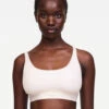 Bralette Invisible Magic Spacer Collection Essentielle Soft Stretch De Chez Chantelle. 1 Bralette Invisible Magic Spacer Collection Essentielle Soft Stretch De Chez Chantelle. -Sous Vêtement Soldes Magasin C16A50 01N SOFTSTRETCH MAGIC SPACER FT
