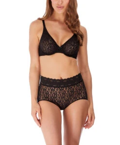 Culotte Dentelle Taille Haute De La Collection De Lingerie Permanente Wacoal Halo Lace, Coloris Noir. -Sous Vêtement Soldes Magasin Culotte dentelle taille haute Wacoal Halo Lace noir black BLK WA870405 BLK 3
