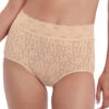 Culotte Dentelle Taille Haute De La Collection De Lingerie Permanente Wacoal Halo Lace, Coloris Nude (=peau). 2 Culotte Dentelle Taille Haute De La Collection De Lingerie Permanente Wacoal Halo Lace, Coloris Nude (=peau). -Sous Vêtement Soldes Magasin Culotte dentelle taille haute Wacoal Halo Lace nude chair WA870405 NUE 1