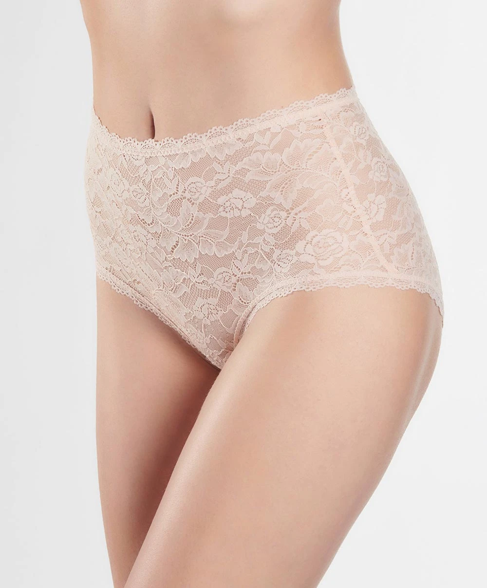 Culotte Haute De La Collection Lingerie Permanente Rosessence Par Aubade Paris. 3 Culotte Haute De La Collection Lingerie Permanente Rosessence Par Aubade Paris.