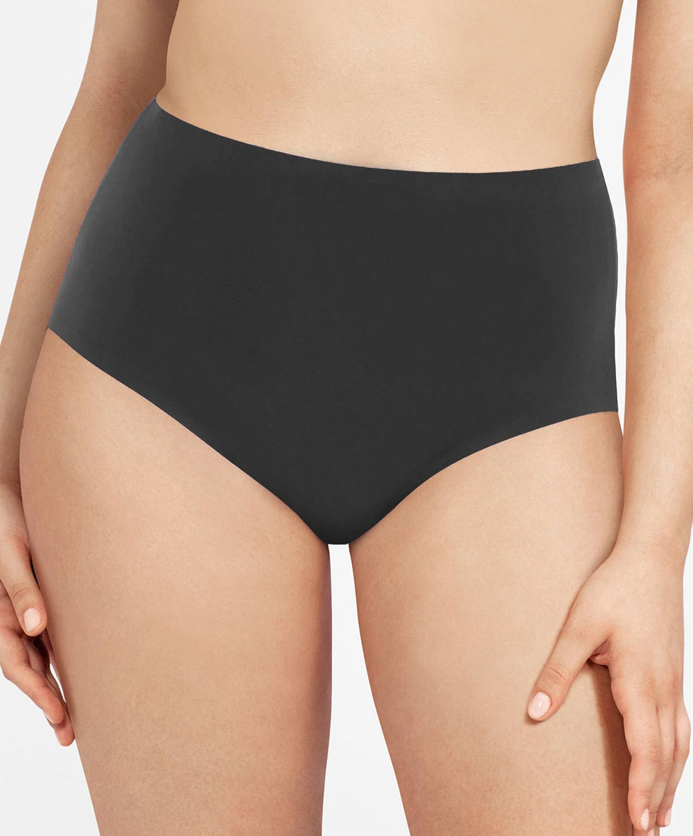 Culotte Haute Grande Taille Grise Invisible Collection Essentielle Soft Stretch De Chez Chantelle. 3 Culotte Haute Grande Taille Grise Invisible Collection Essentielle Soft Stretch De Chez Chantelle.