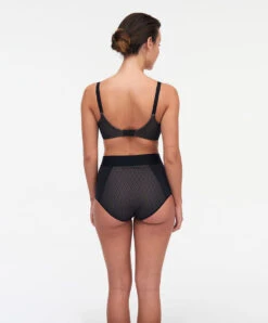Culotte Sculptante Invisible Taille Haute Collection Smooth Lines De La Marque De Lingerie Chantelle, Coloris Noir Et Beige. -Sous Vêtement Soldes Magasin Culotte haute invisible sculptante Chantelle Smooth Lines noir beige C11N30 0DS 4