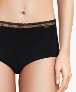 Culotte Menstruelle Taille Haute Graphique De La Gamme Life Par La Marque Chantelle, Coloris Noir. -Sous Vêtement Soldes Magasin Culotte menstruelle taille haute graphique forme shorty Chantelle Life noir C16L70 011 3
