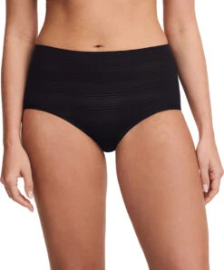 Culotte Haute à Rayures Texturées Collection Soft Stretch Stripes Coloris Noir De Chez Chantelle Paris.