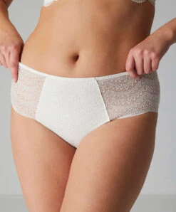Simone Perele Vous Porterez Ce Soutien-gorge Dos Nu De 3 Façons Afin De Répondre à Toutes Vos Envies Vestimentaires En Toute élégance : -Sous Vêtement Soldes Magasin Culotte taille haute en dentelle Simone Perele Karma naturel nacre 12V770 030 5
