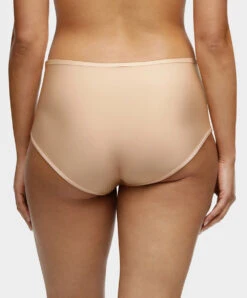 Culotte Taille Haute Maintien Collection Chic Essential Coloris Beige Doré  De Chez Chantelle Paris.  -Sous Vêtement Soldes Magasin Culotte taille haute maintien Chantelle Chic Essential beige dore peau C16G80 01N 2