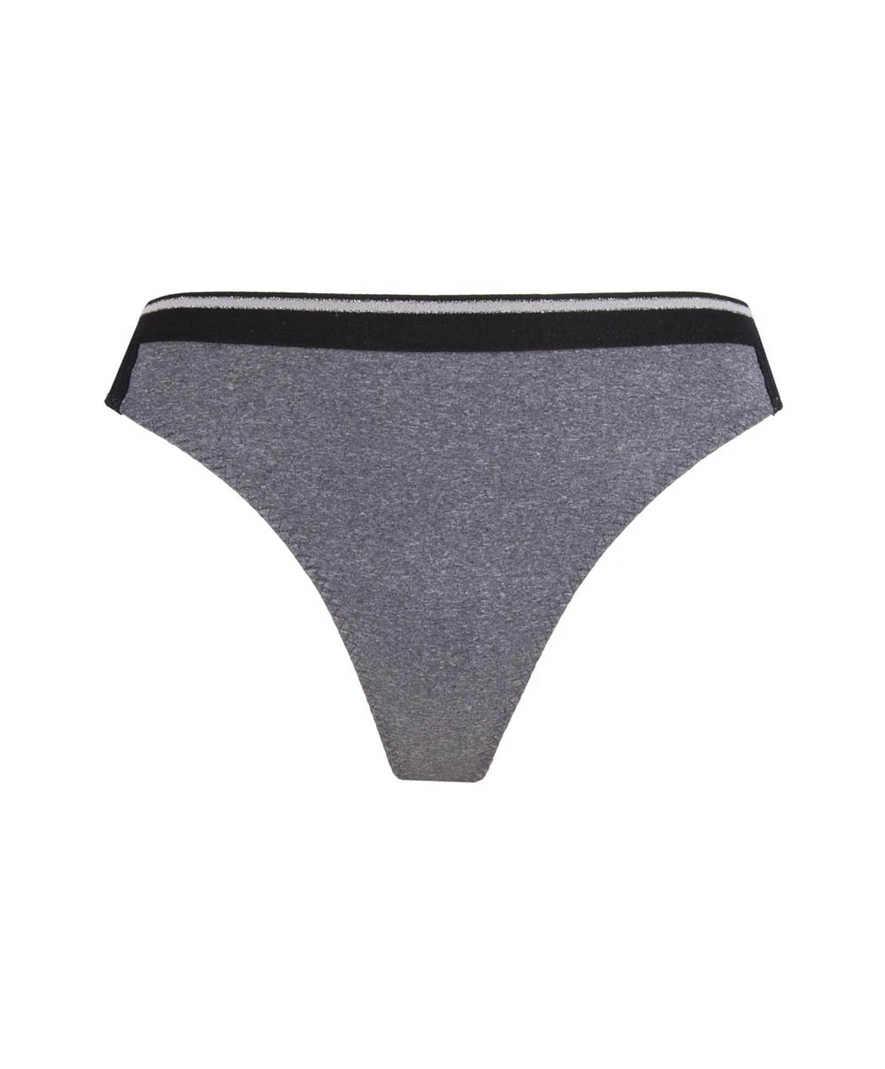 String Collection Coach Moi En Coloris "gris Sporty" De Chez Antigel Par Lise Charmel. 3 String Collection Coach Moi En Coloris "gris Sporty" De Chez Antigel Par Lise Charmel.