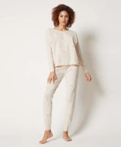 Ensemble Pyjama Long à Motifs Sandshell Minimal Collection Every Night In Skiny Par Skiny Bodywear.