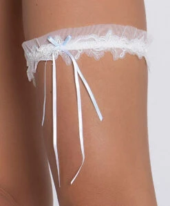 Jarretière Ivoire Collection De Lingerie Nuptiale Source Beauté Par Lise Charmel.
