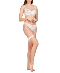 Jarretière Ivoire De La Collection Orchidée Beauté Par La Marque De Lingerie Lise Charmel. 8 Jarretière Ivoire De La Collection Orchidée Beauté Par La Marque De Lingerie Lise Charmel. -Sous Vêtement Soldes Magasin Jarretiere Lise Charmel orchidee beaute ecru nacre ACG5062 EN 503