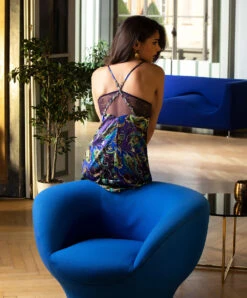 Nuisette Charme De La Collection Lingerie De Luxe Dentelle Cashmer Par Lise Charmel. 16 Nuisette Charme De La Collection Lingerie De Luxe Dentelle Cashmer Par Lise Charmel. -Sous Vêtement Soldes Magasin Nuisette charme Lise Charmel Dentelle cashmer emaux cashmer prune ALH1051 EC fashion 4