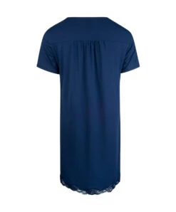Nuisette Manches Courtes Collection Homewear Simply Perfect En Coloris Bleu Marine De Chez Antigel Par Lise Charmel. -Sous Vêtement Soldes Magasin Nuisette manches courtes Antigel de Lise Charmel Simply perfect bleu marine FNA1006 BM 102