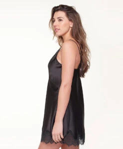 Nuisette Satinée Sexy "black/peacock" Collection Nightwear De Chez Lingadore. -Sous Vêtement Soldes Magasin Nuisette satinee sexy black peacock Lingadore Lingadore nightwear noir 6811CH 27 BKPK 2