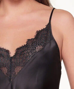 Nuisette Satinée Sexy "black/peacock" Collection Nightwear De Chez Lingadore. -Sous Vêtement Soldes Magasin Nuisette satinee sexy black peacock Lingadore Lingadore nightwear noir 6811CH 27 BKPK 4