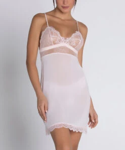 Nuisette Sexy En Soie Ligne Sublime En Dentelle De La Marque De Lingerie Française Lise Charmel, Coloris Rose Sublime. -Sous Vêtement Soldes Magasin Nuisette sexy en soie Lise Charmel Sublime en dentelle rose poudre rose sublime ALH1213 OS 1