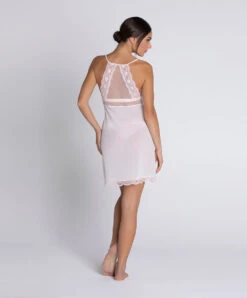 Nuisette Sexy En Soie Ligne Sublime En Dentelle De La Marque De Lingerie Française Lise Charmel, Coloris Rose Sublime. -Sous Vêtement Soldes Magasin Nuisette sexy en soie Lise Charmel Sublime en dentelle rose poudre rose sublime ALH1213 OS 5