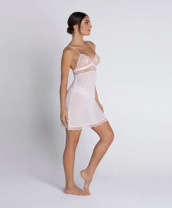 Nuisette Sexy En Soie Ligne Sublime En Dentelle De La Marque De Lingerie Française Lise Charmel, Coloris Rose Sublime. -Sous Vêtement Soldes Magasin Nuisette sexy en soie Lise Charmel Sublime en dentelle rose poudre rose sublime ALH1213 OS 6