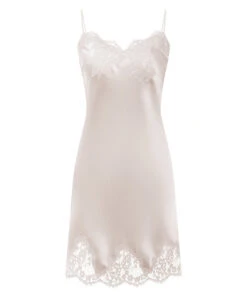 Nuisette Charme En Soie Lise Charmel Collection Splendeur Soie Coloris écru Nacre (=ivoire). 9 Nuisette Charme En Soie Lise Charmel Collection Splendeur Soie Coloris écru Nacre (=ivoire). -Sous Vêtement Soldes Magasin Nuisette soie charme Lise Charmel Splendeur soie ecru nacre ivoire ALC1080 EN 10