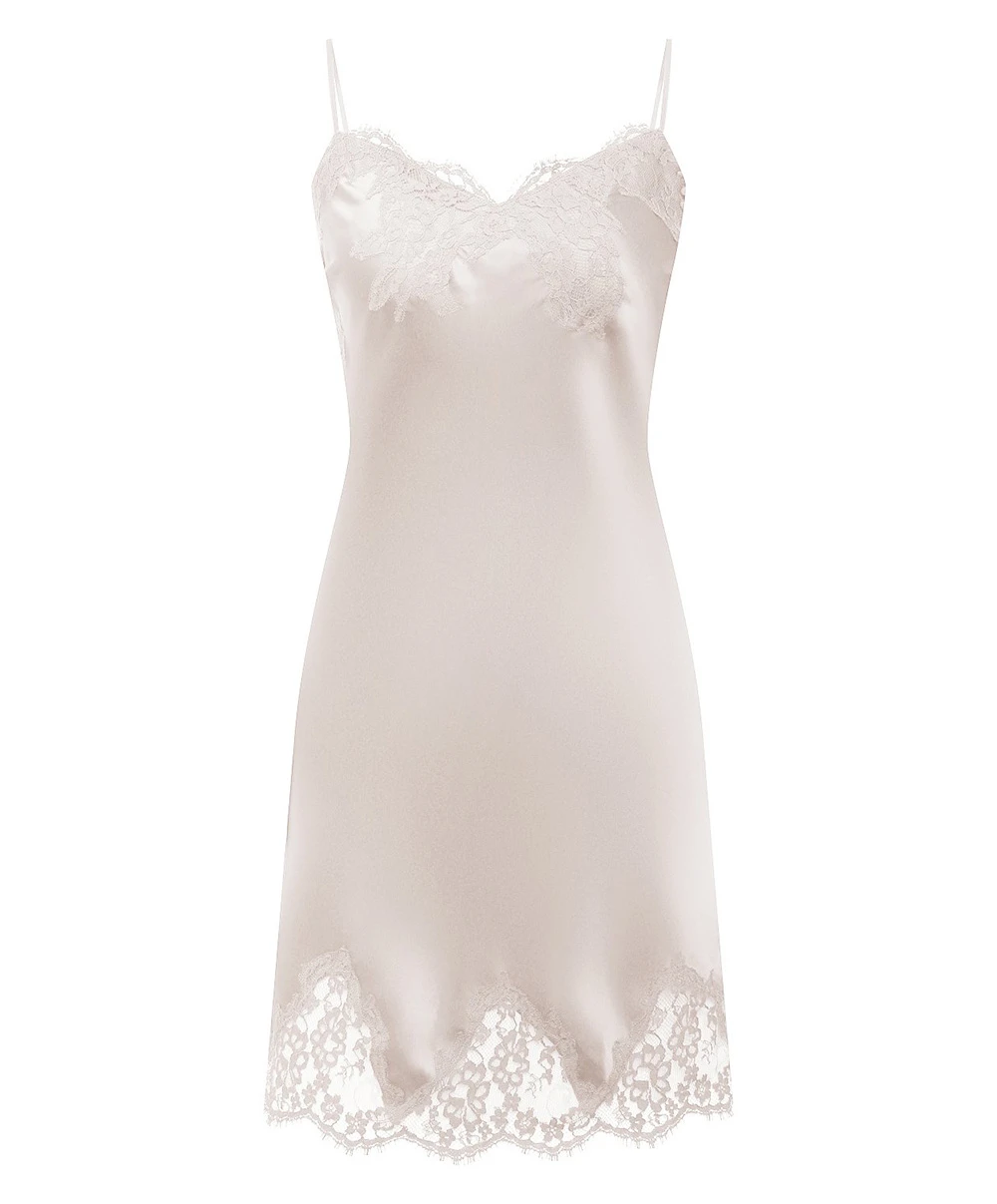 Nuisette Charme En Soie Lise Charmel Collection Splendeur Soie Coloris écru Nacre (=ivoire). 6 Nuisette Charme En Soie Lise Charmel Collection Splendeur Soie Coloris écru Nacre (=ivoire). – Image 4