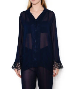 Pyjama En Satin De Soie Doux Et Confortable Soir De Venise Par Lise Charmel. -Sous Vêtement Soldes Magasin Pyjama en soie Lise Charmel Soir de Venise Bleu marine ALA3003 BV face