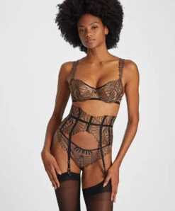 Serre Taille Aubade X Iris Van Herpen Collection Sensory Illusion. 11 Serre Taille Aubade X Iris Van Herpen Collection Sensory Illusion. -Sous Vêtement Soldes Magasin Serre taille sensory illusion Aubade golden leaves RC52 GLEA 3