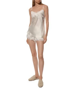 Short En Soie Lise Charmel Collection Splendeur Soie Coloris écru Nacre (=ivoire). 12 Short En Soie Lise Charmel Collection Splendeur Soie Coloris écru Nacre (=ivoire). -Sous Vêtement Soldes Magasin Short en soie Lise Charmel Splendeur soie ecru nacre ivoire ALC0180 EN 3