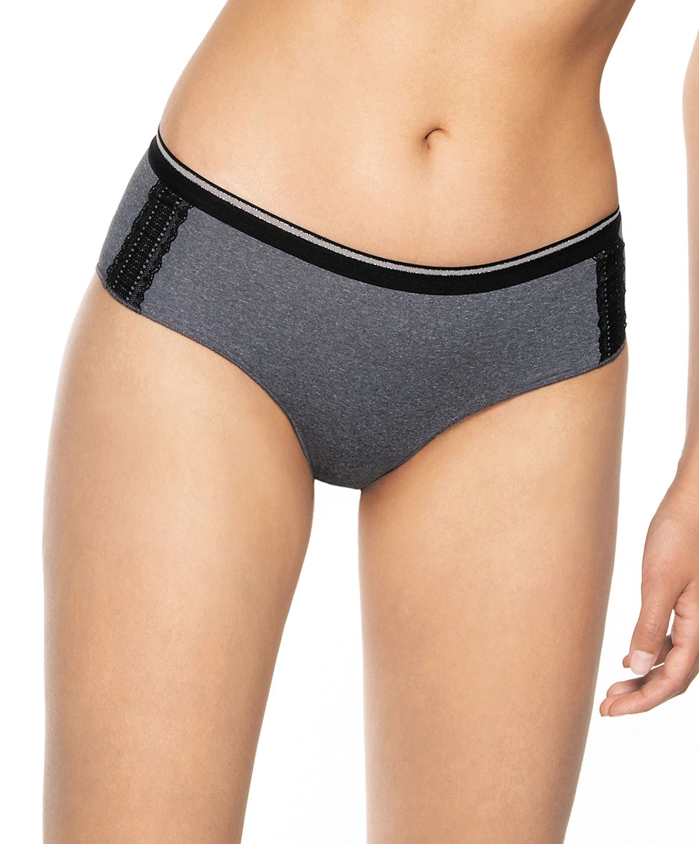 Shorty Collection Coach Moi En Coloris "gris Sporty" De Chez Antigel Par Lise Charmel. 3 Shorty Collection Coach Moi En Coloris "gris Sporty" De Chez Antigel Par Lise Charmel.