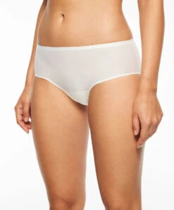 Shorty Taille Basse Ivoire Invisible Collection Essentielle Soft Stretch De Chez Chantelle.  -Sous Vêtement Soldes Magasin Shorty Chantelle soft stretch nacre C26440 ivoire