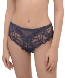Shorty Lise Charmel Collection Soir De Venise Coloris Gris Venise GV (8148). 18 Shorty Lise Charmel Collection Soir De Venise Coloris Gris Venise GV (8148). -Sous Vêtement Soldes Magasin Shorty Lise Charmel Soir de Venise Gris venise ACA0403 GV 102