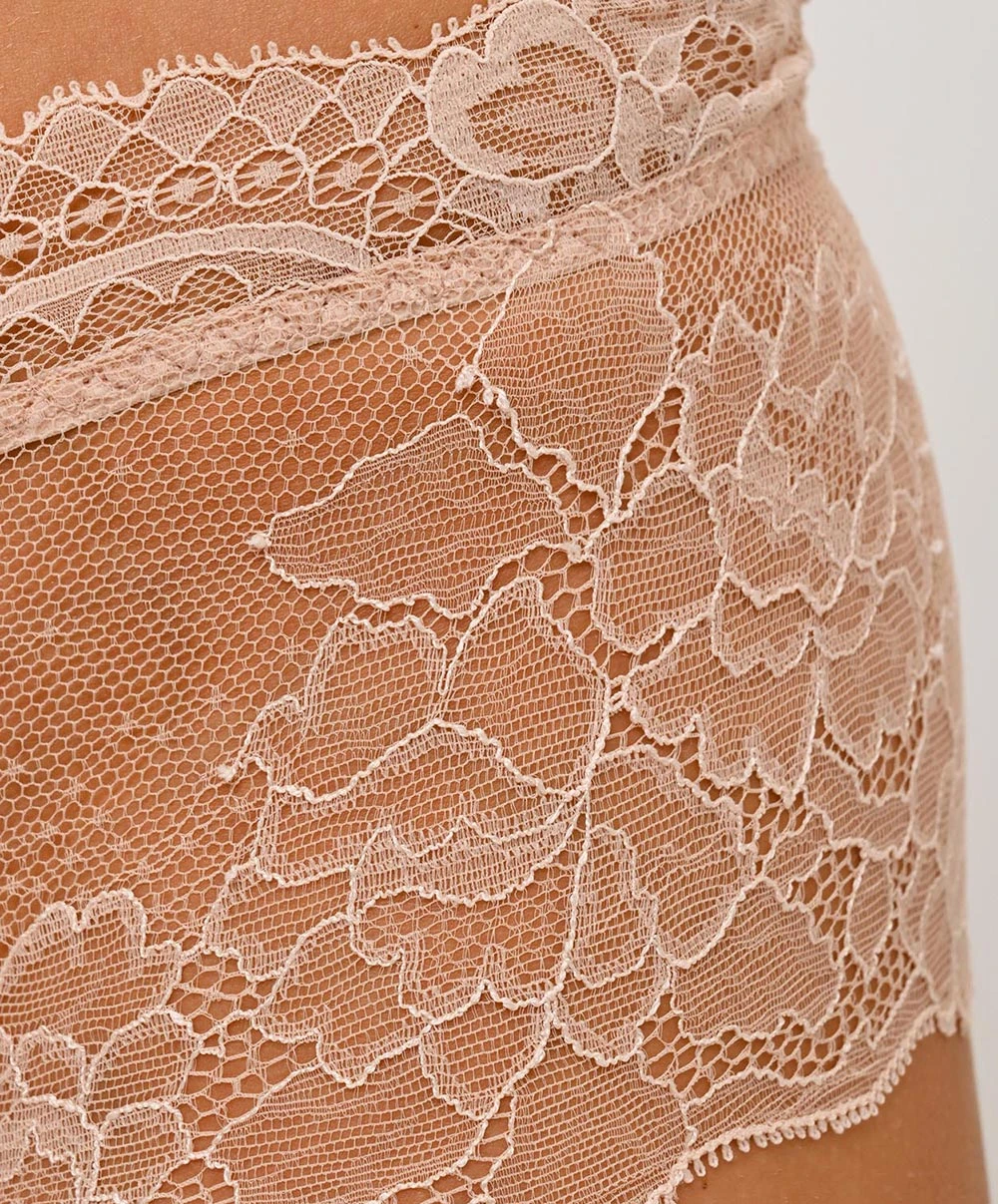 Shorty Ligne Sublime En Dentelle De La Marque De Lingerie Française Lise Charmel, Coloris Nude Sublime. 6 Shorty Ligne Sublime En Dentelle De La Marque De Lingerie Française Lise Charmel, Coloris Nude Sublime. – Image 4