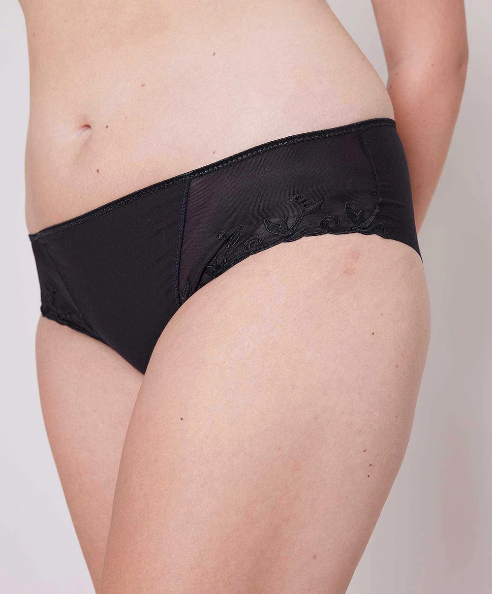 Simone Perele Shorty Simone Pérèle Collection De Lingerie Permanente Andora Coloris Noir. 3 Simone Perele Shorty Simone Pérèle Collection De Lingerie Permanente Andora Coloris Noir.