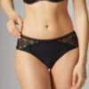 Simone Perele Shorty Simone Pérèle Collection De Lingerie Permanente Bloom Coloris Noir. 1 Simone Perele Shorty Simone Pérèle Collection De Lingerie Permanente Bloom Coloris Noir. -Sous Vêtement Soldes Magasin Shorty Simone Perele Bloom noir 12Y630 015 02