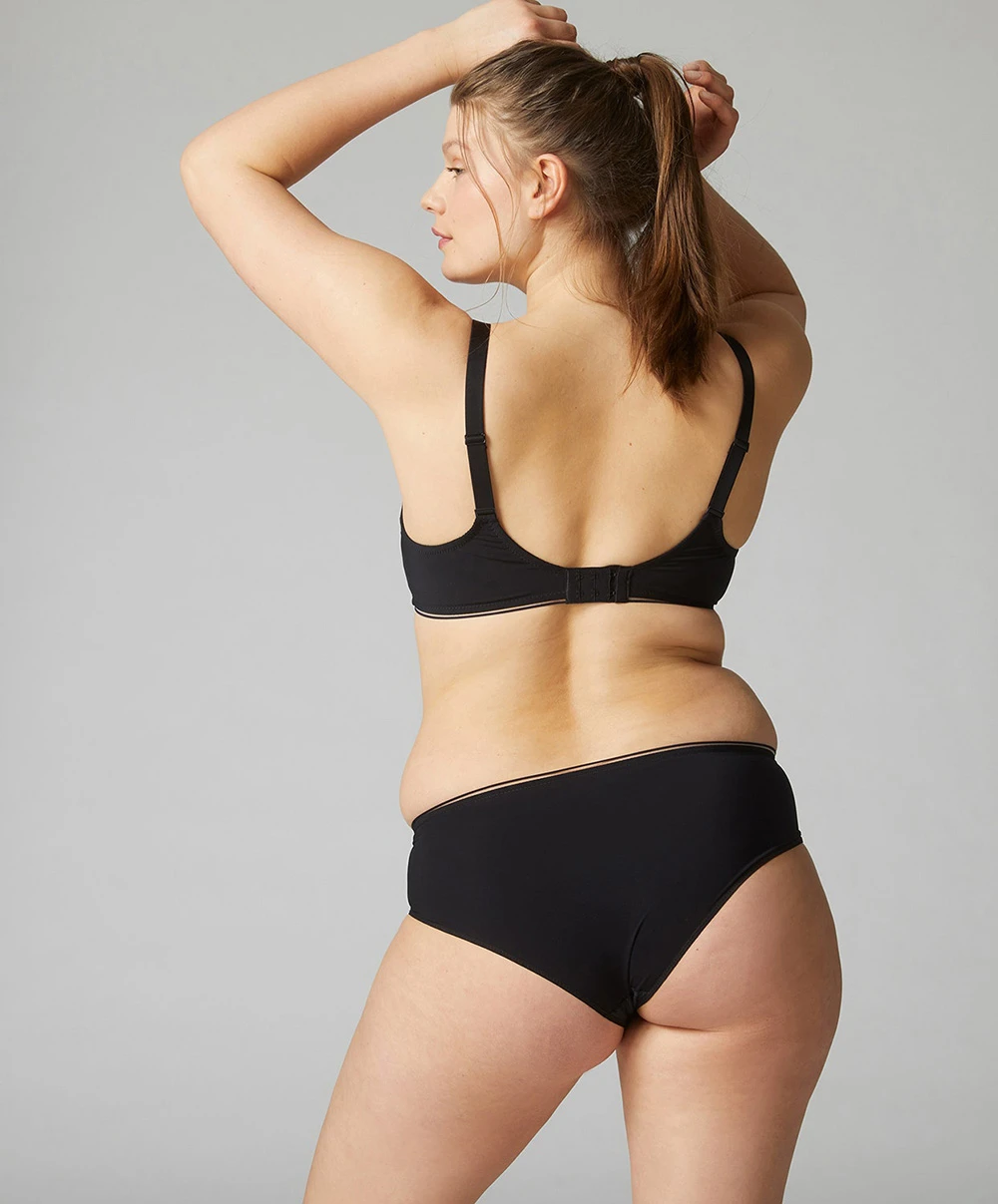 Simone Perele Shorty Simone Pérèle Collection De Lingerie Permanente Bloom Coloris Noir. 10 Simone Perele Shorty Simone Pérèle Collection De Lingerie Permanente Bloom Coloris Noir. – Image 8
