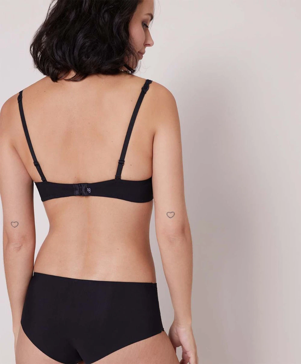 Simone Perele Shorty Noir Collection Saga De Chez Simone Pérèle Forme Bandeau Pour Un Look Rétro-chic Sophistiquée ! 5 Simone Perele Shorty Noir Collection Saga De Chez Simone Pérèle Forme Bandeau Pour Un Look Rétro-chic Sophistiquée ! – Image 3