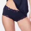 Shorty Bien-être Collection Homewear Simply Perfect En Coloris Bleu Marine De Chez Antigel Par Lise Charmel. -Sous Vêtement Soldes Magasin Shorty bien etre Antigel de Lise Charmel Simply perfect bleu marine ENA0506 BM 400