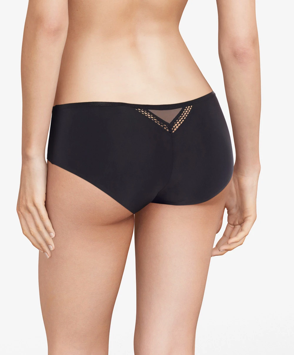 Shorty Couvrant Collection Chic Essential Coloris Noir De Chez Chantelle Paris. 4 Shorty Couvrant Collection Chic Essential Coloris Noir De Chez Chantelle Paris. – Image 2