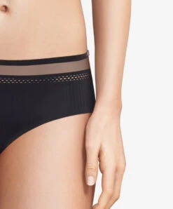 Shorty Couvrant Collection Chic Essential Coloris Noir De Chez Chantelle Paris. 10 Shorty Couvrant Collection Chic Essential Coloris Noir De Chez Chantelle Paris. -Sous Vêtement Soldes Magasin Shorty couvrant Chantelle Chic Essential noir C16G40 011 3