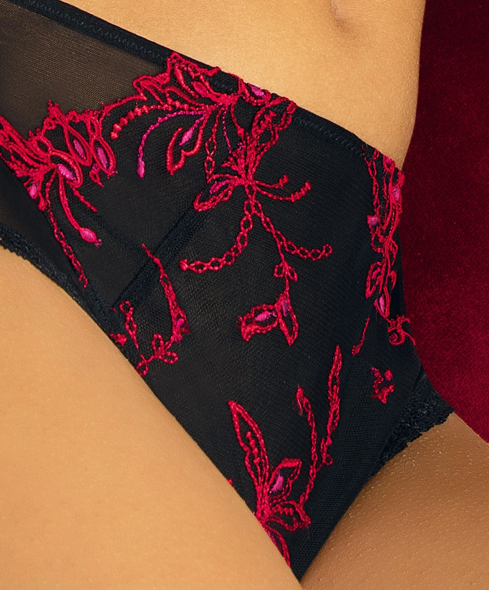 Shorty Grande Taille De La Collection De Lingerie Rencontre Intime Par Éprise De Lise Charmel. 9 Shorty Grande Taille De La Collection De Lingerie Rencontre Intime Par Éprise De Lise Charmel. – Image 7